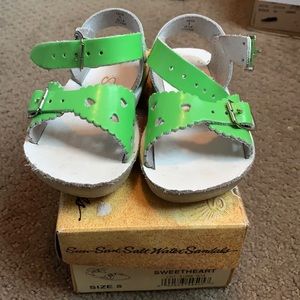Salt water sandal by hoy size 5 sweetheart sandal